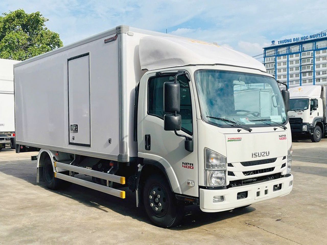ISUZU NPR 400 Thùng Bảo Ôn