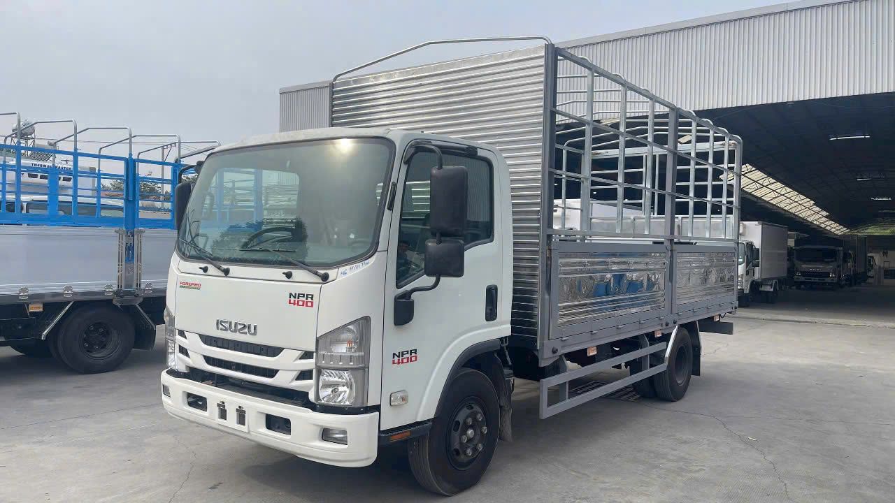 ISUZU NPR 400 Thùng Mui Bạt