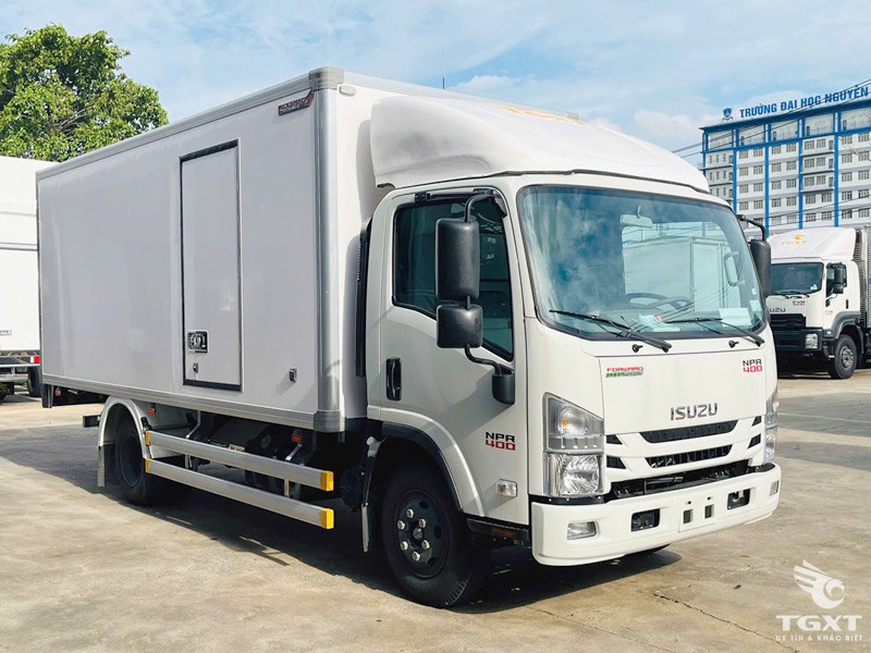 xe-tai-Isuzu-NPR85KE5-3t5-thung-bao-on-3.jpg