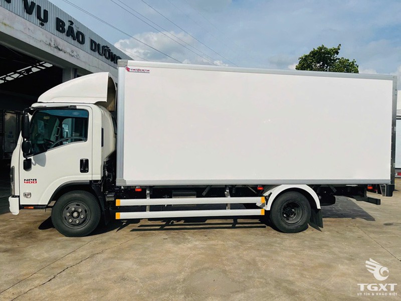 xe-tai-Isuzu-NPR85KE5-3t5-thung-bao-on-4.jpg