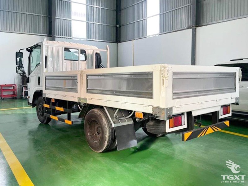xe-tai-Isuzu-QMR77HE5A-1t9-thung-lung-1.jpg