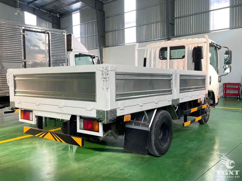 xe-tai-Isuzu-QMR77HE5A-1t9-thung-lung-2.jpg