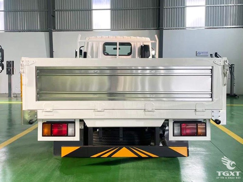 xe-tai-Isuzu-QMR77HE5A-1t9-thung-lung-3.jpg