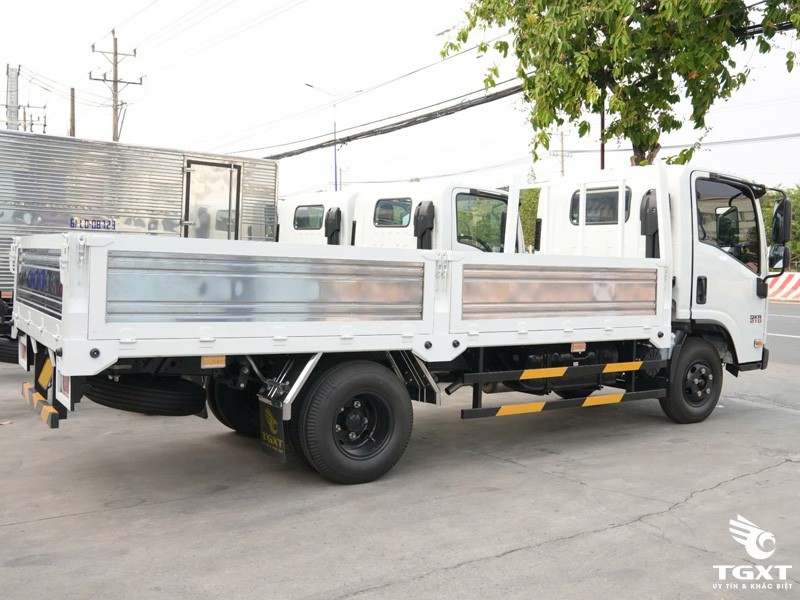 xe-tai-isuzu-qmr77he5a-2t3-thung-lung-1.jpg