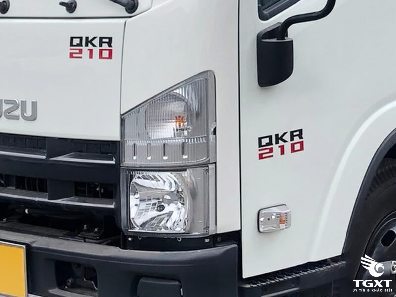 Xe Tải Isuzu QMR77HE5A 2.3 Tấn Thùng Lửng